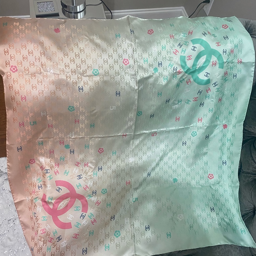 New Silk Chanel Scarf - Picture 4 of 8
